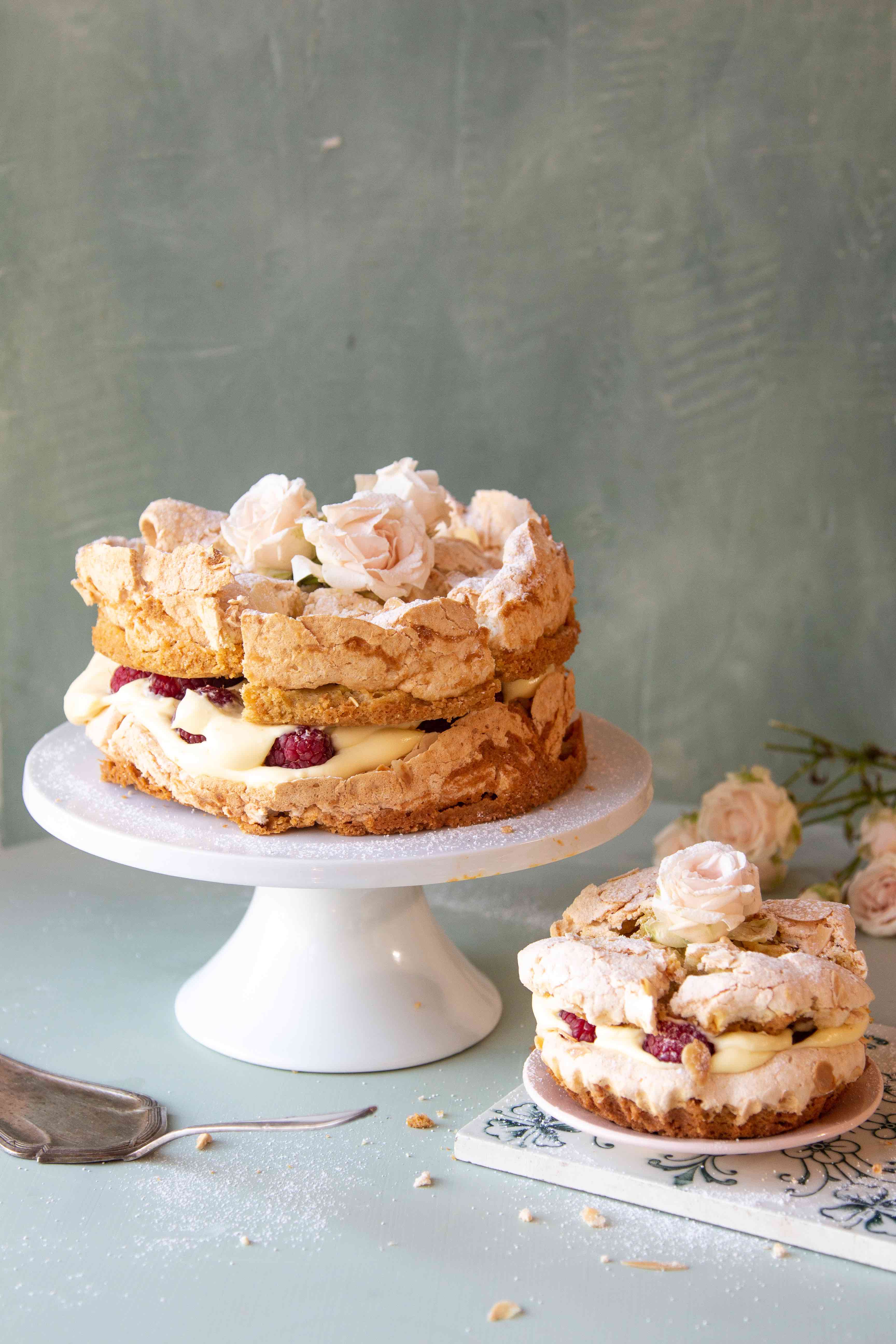 Himmelstorte mit Lemoncurd-Himbeerfüllung | HimmelstortemitRosen.jpg