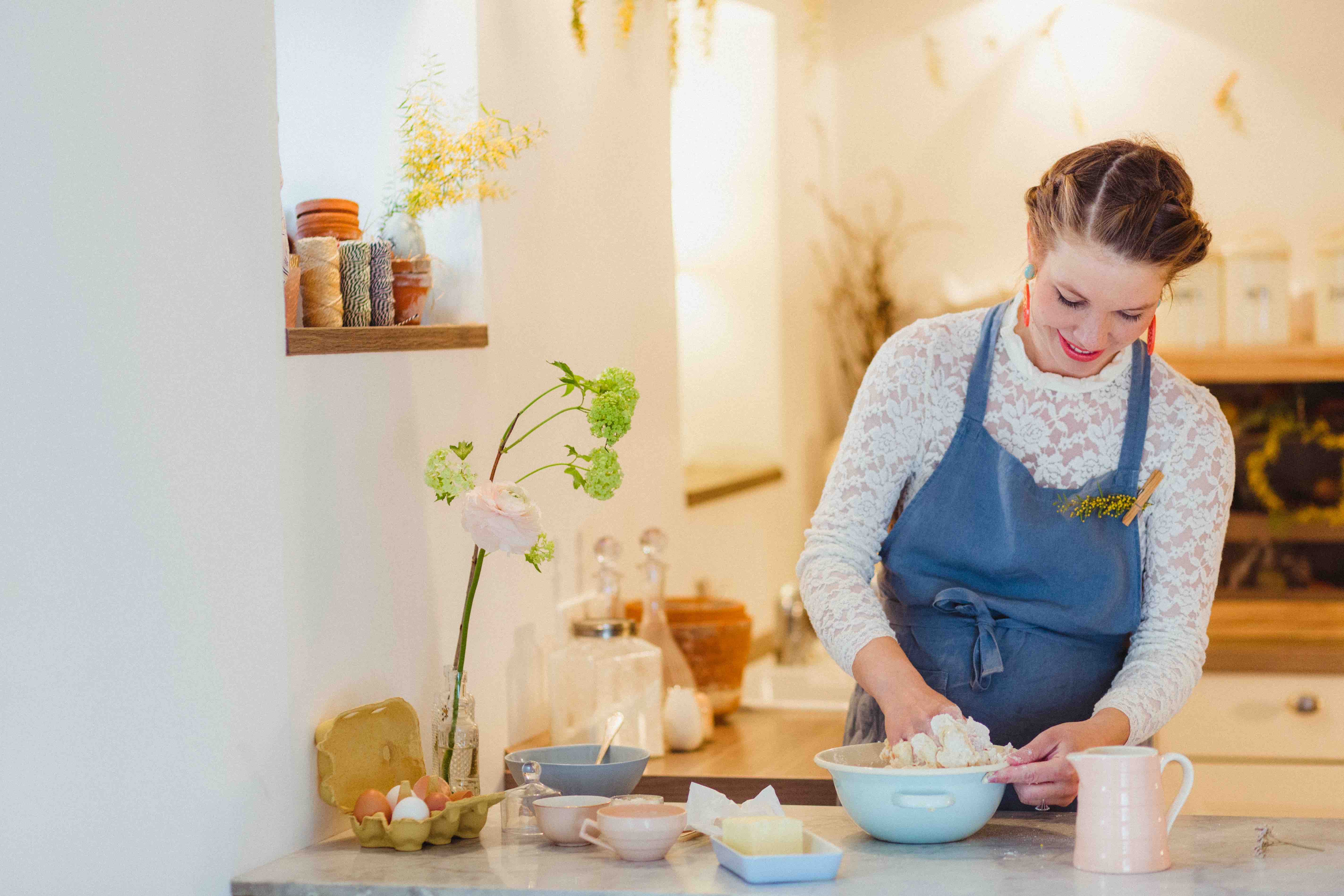 Glück aus Hefeteig: Luxemburgische Streuselbrötchen mit Vanillecreme Glück aus Hefeteig: Luxemburgische Streuselbrötchen mit Vanillecreme | 010THERSABAUMGAERTNERREZEPT_STUDIONINEBYJEANINEUNSEN1172.jpg