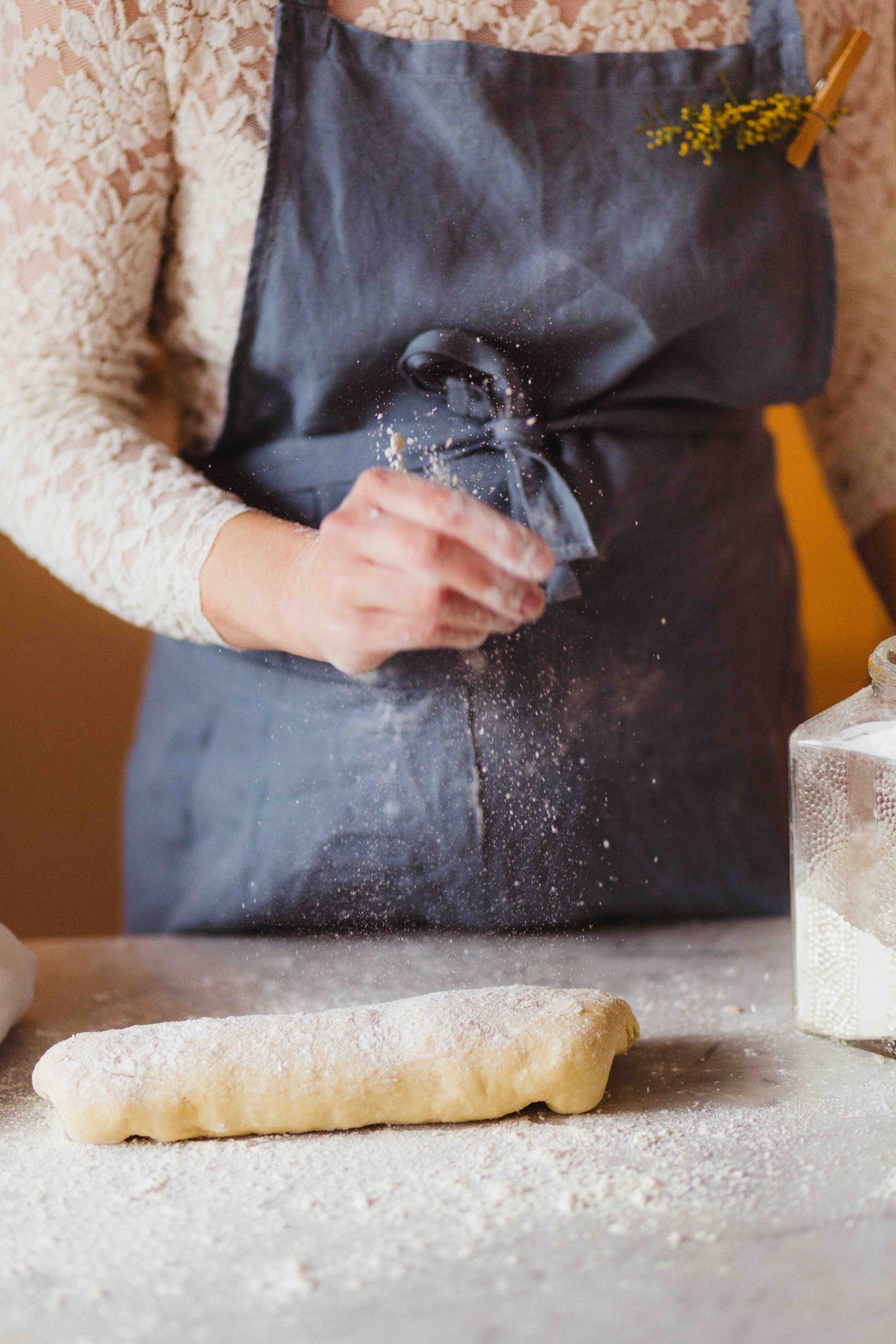 Glück aus Hefeteig: Luxemburgische Streuselbrötchen mit Vanillecreme Glück aus Hefeteig: Luxemburgische Streuselbrötchen mit Vanillecreme | 020THERSABAUMGAERTNERREZEPT_STUDIONINEBYJEANINEUNSEN1329.jpg
