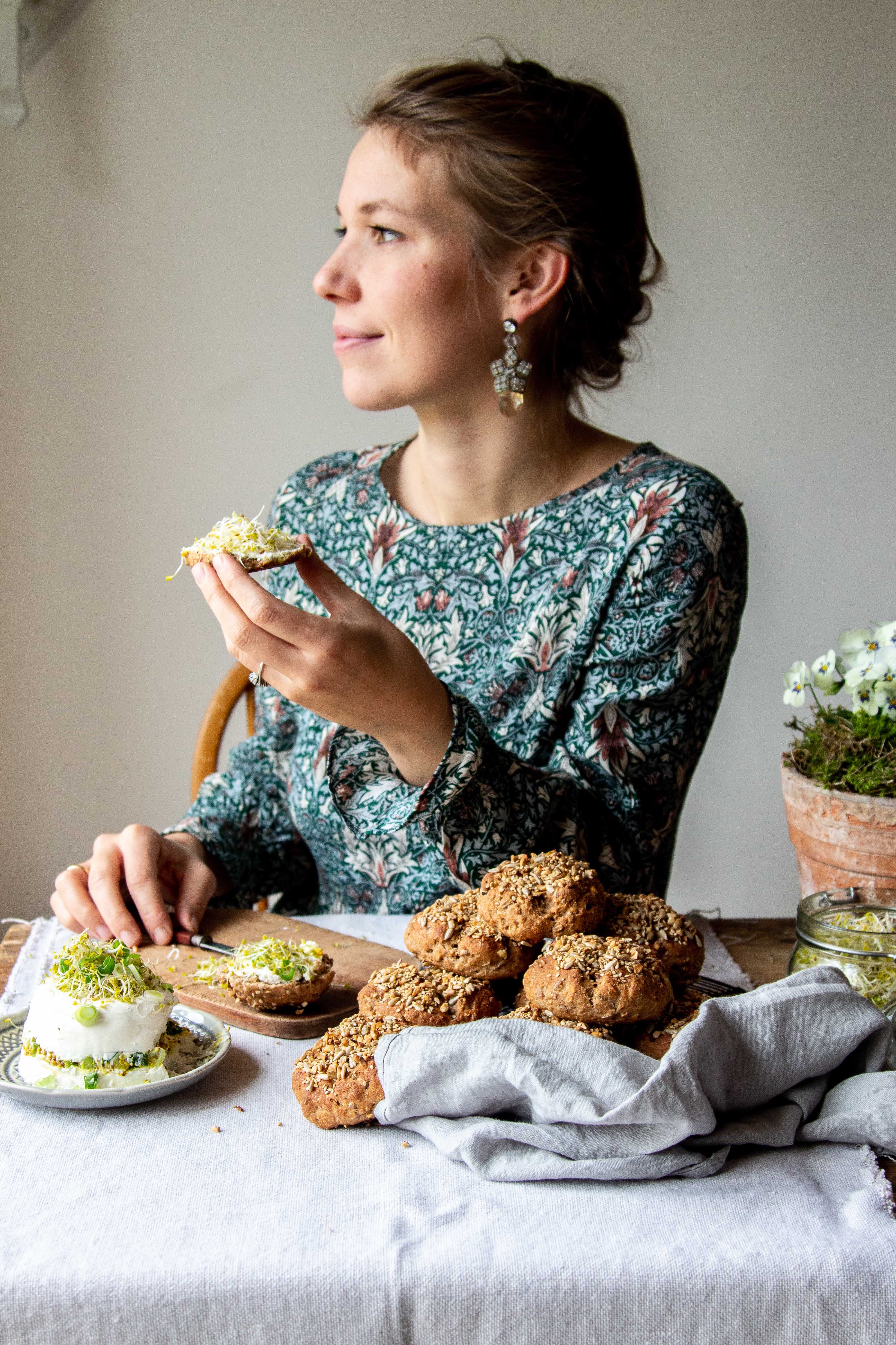 Herrlich saftige Vollkornbrötchen mit Dinkelsprossen  Herrlich saftige Vollkornbrötchen mit Dinkelsprossen  | TheresaBaumgaertnerHazelnutHouse.jpg