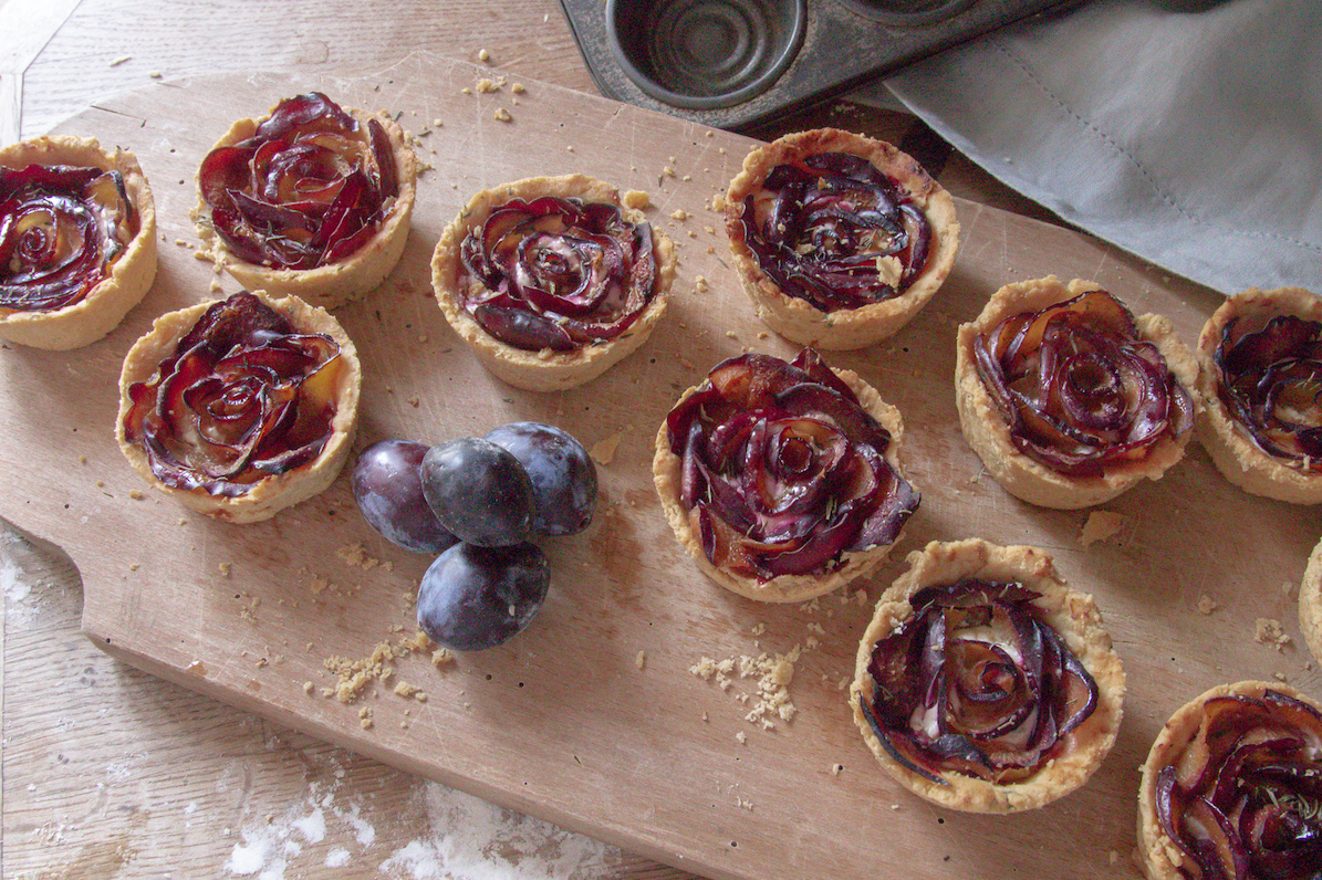 Pikante Zwetschgen-Rosen mit Ziegenkäse und Thymian | IMG_9162.JPG