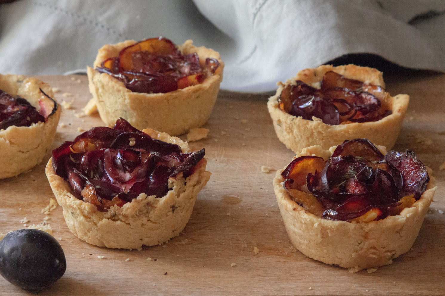 Pikante Zwetschgen-Rosen mit Ziegenkäse und Thymian | IMG_9202.jpg