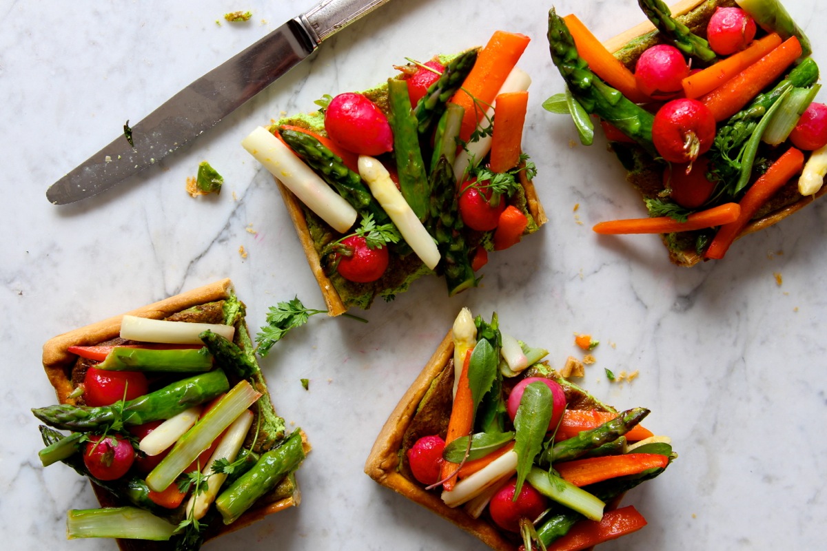Theresas Küche - Kräuter-Mascarpone-Tarte mit buntem Frühlingsgemüse