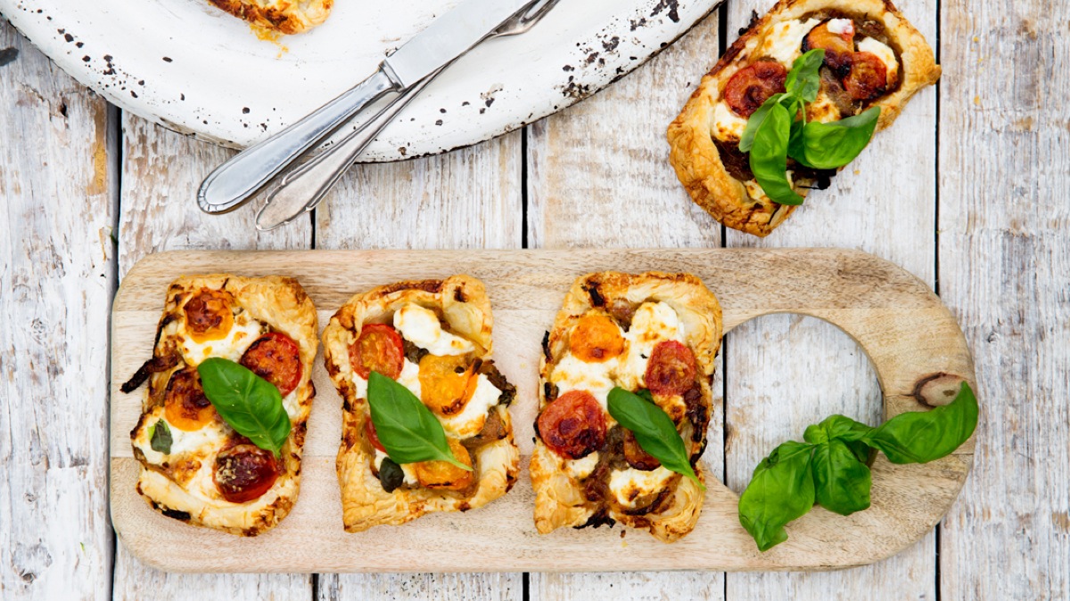 Tartelettes mit karamellisierten Zwiebeln und Ziegenkäse Tartelettes mit karamellisierten Zwiebeln und Ziegenkäse | K85B2429.jpg