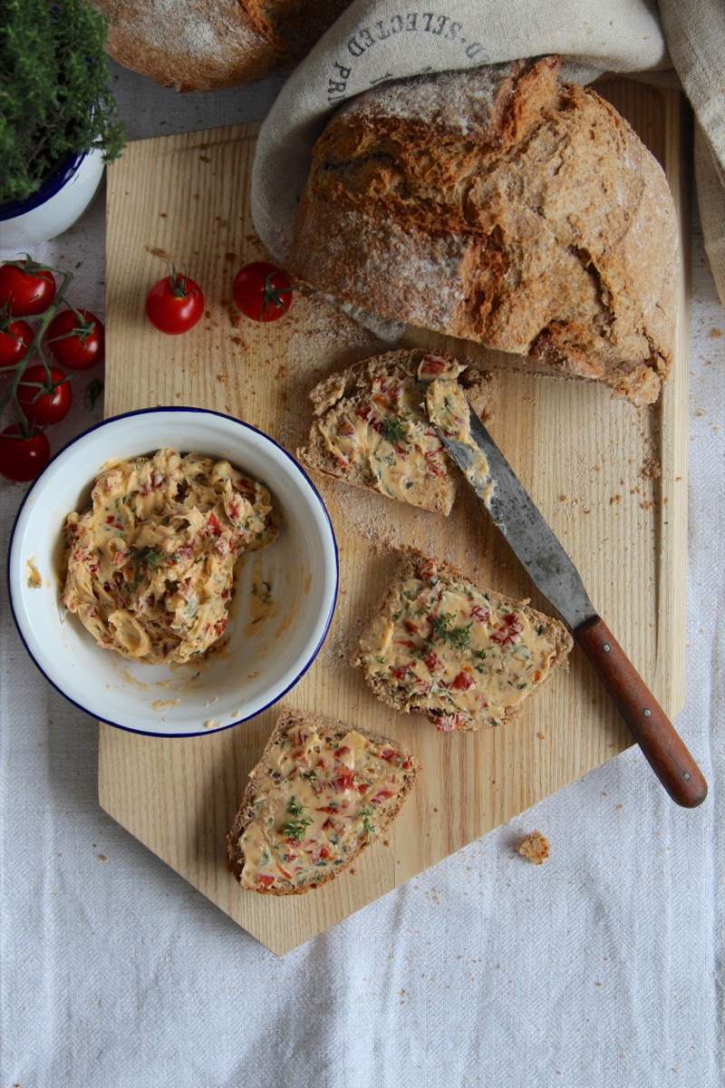 Dinkelvollkornbrot mit Tomaten-Thymian-Butter | IMG_3767.JPG