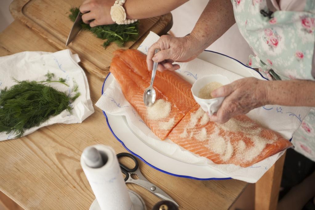 Theresas Küche - Gebeizter Lachs mit Dill-Senfsoße