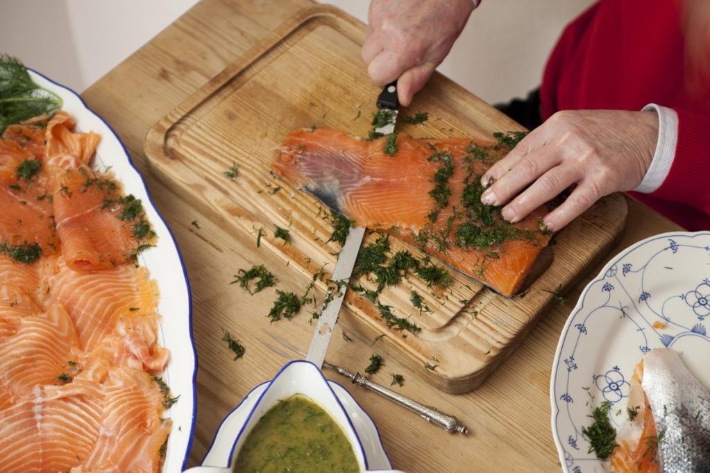 Theresas Küche - Gebeizter Lachs mit Dill-Senfsoße