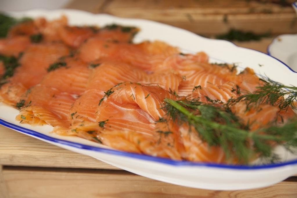 Theresas Küche - Gebeizter Lachs mit Dill-Senfsoße