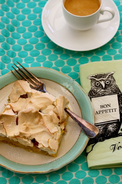 Süßer Baiser küsst sauren Rhabarber | Rhabarberkuchen%20zum%20Kaffee.JPG