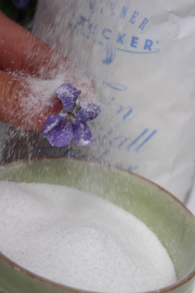 Mandelherzen mit kandierten Veilchen | IMG_5920.JPG