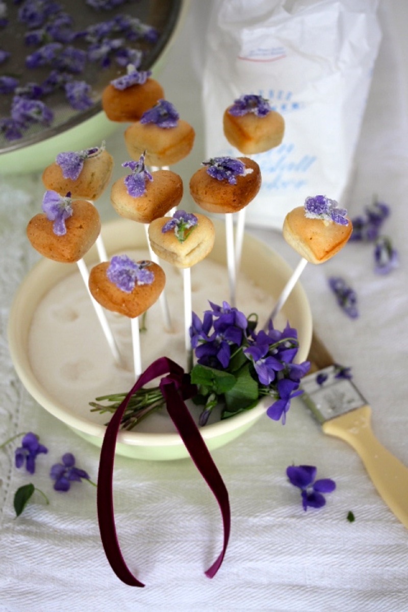 Mandelherzen mit kandierten Veilchen | IMG_6185.JPG