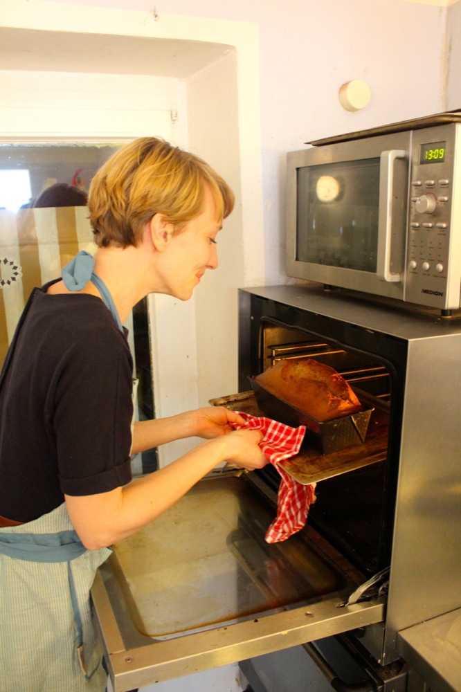 Lauras weltbestes Bananenbrot Lauras weltbestes Bananenbrot | Laura%20Seebacher%20Bananenbrot%20aus%20dem%20Ofen.jpg