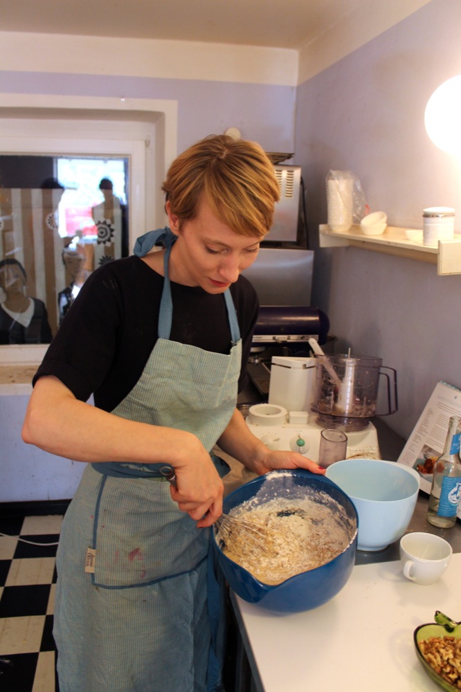 Lauras weltbestes Bananenbrot Lauras weltbestes Bananenbrot | Laura%20Seebacher%20Teig%20ruhren.jpg