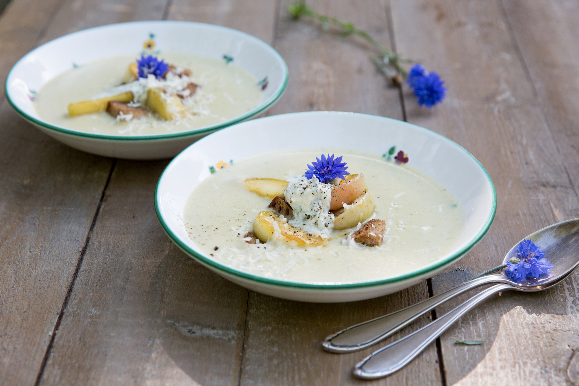 Theresas Küche - Kartoffelsuppe mit karamellisiertem Apfel und ...